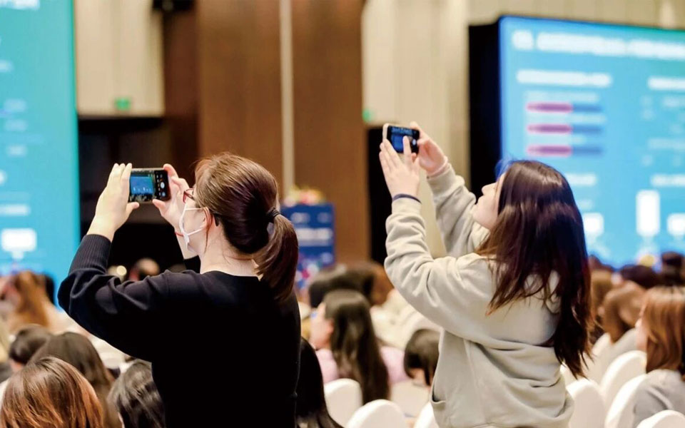 AI重塑变革 | 佩信联合港大ICB举办「全球人效趋势百人论坛」