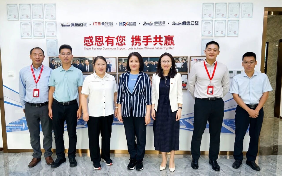 徐州市委常委、副市长郭晓敏一行莅临佩信集团考察
